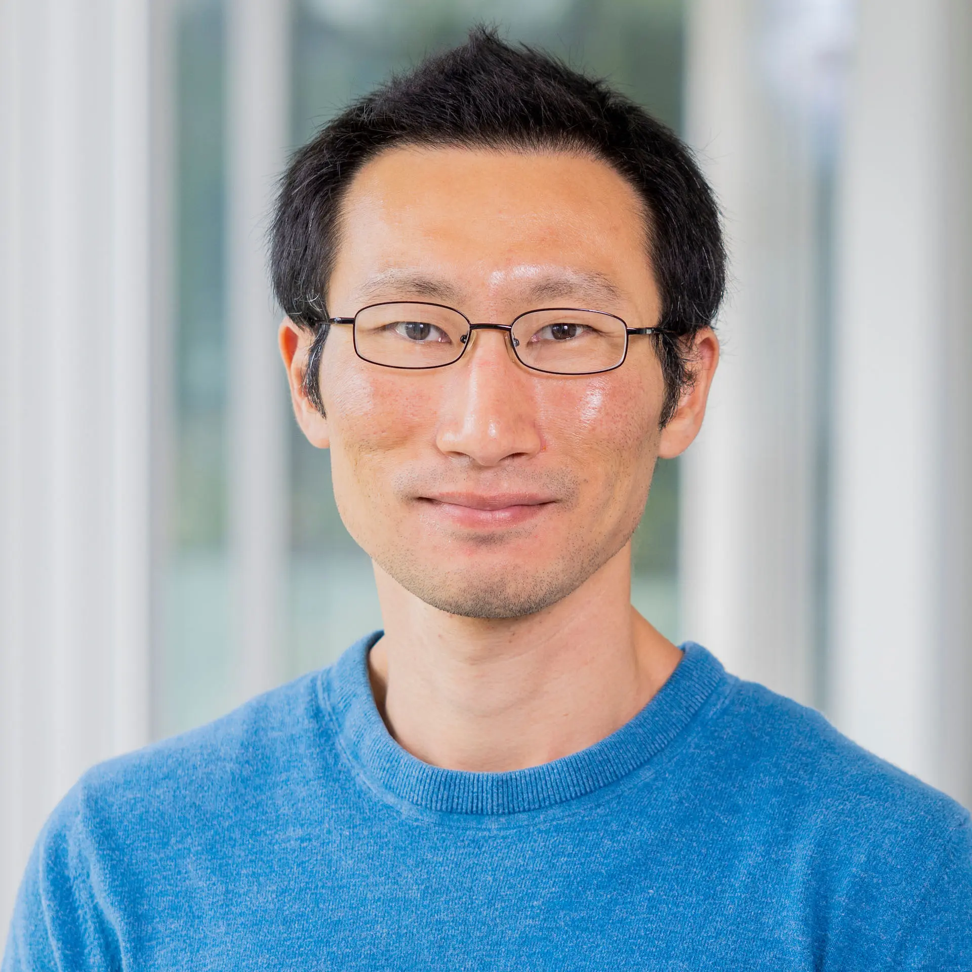 Portrait of Steven Kim smiling at the camera.