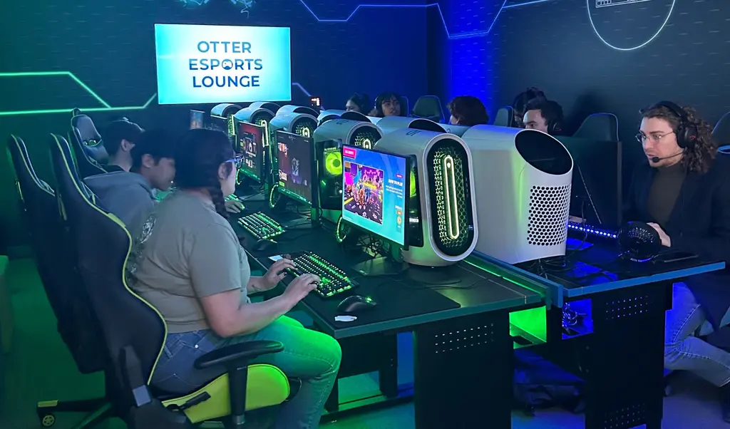 State-of-the-art esports lounge opens with fanfare and excitement ...