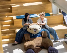 Two jewish american students sitting next to Monte on the OSU stairs.