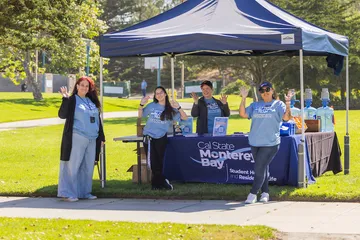 Otter welcome team, welcoming students
