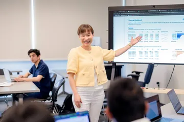 An accounting professor presents to a class