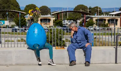 Pete Howley giant egg