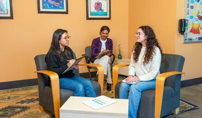 A student and faculty member talking to each other.