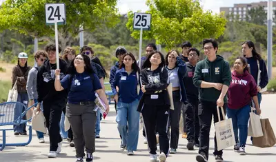 Students tour the campus during New Student Otter Orientation
