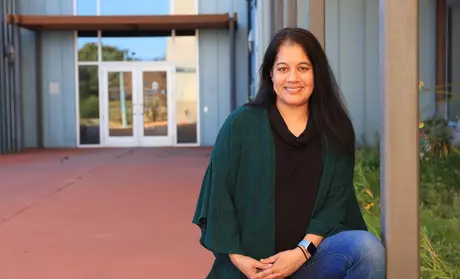 Aparna Sreenivasan teaches genetics, advanced cell biology, issues and ethics in biology, eukaryotic molecular biology laboratory, and more.