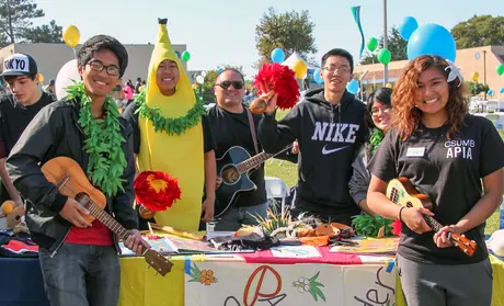 Photo: Students in the Asian Pacific Islanders student organization at a tabling event
