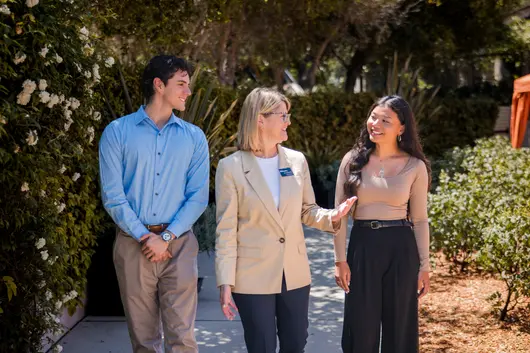 3 people are talking to each other