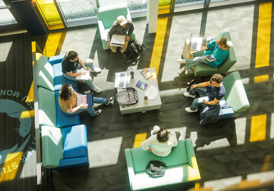 Students sitting in the OSU loungw